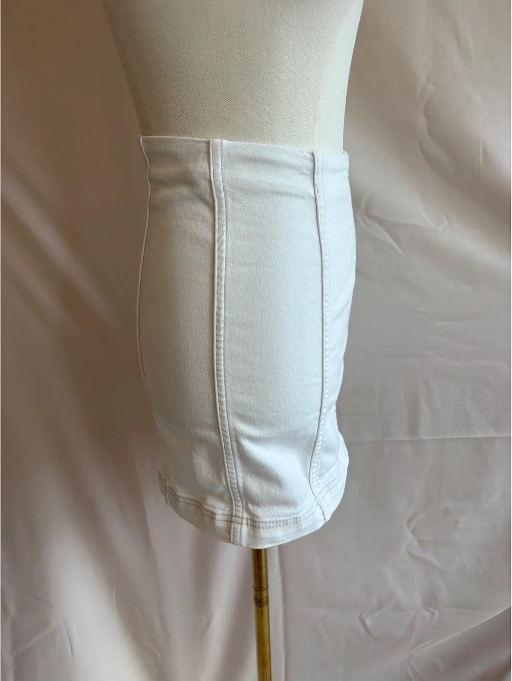 Free People Women's White Denim Mini Skirt Size 2 with Back Zipper
